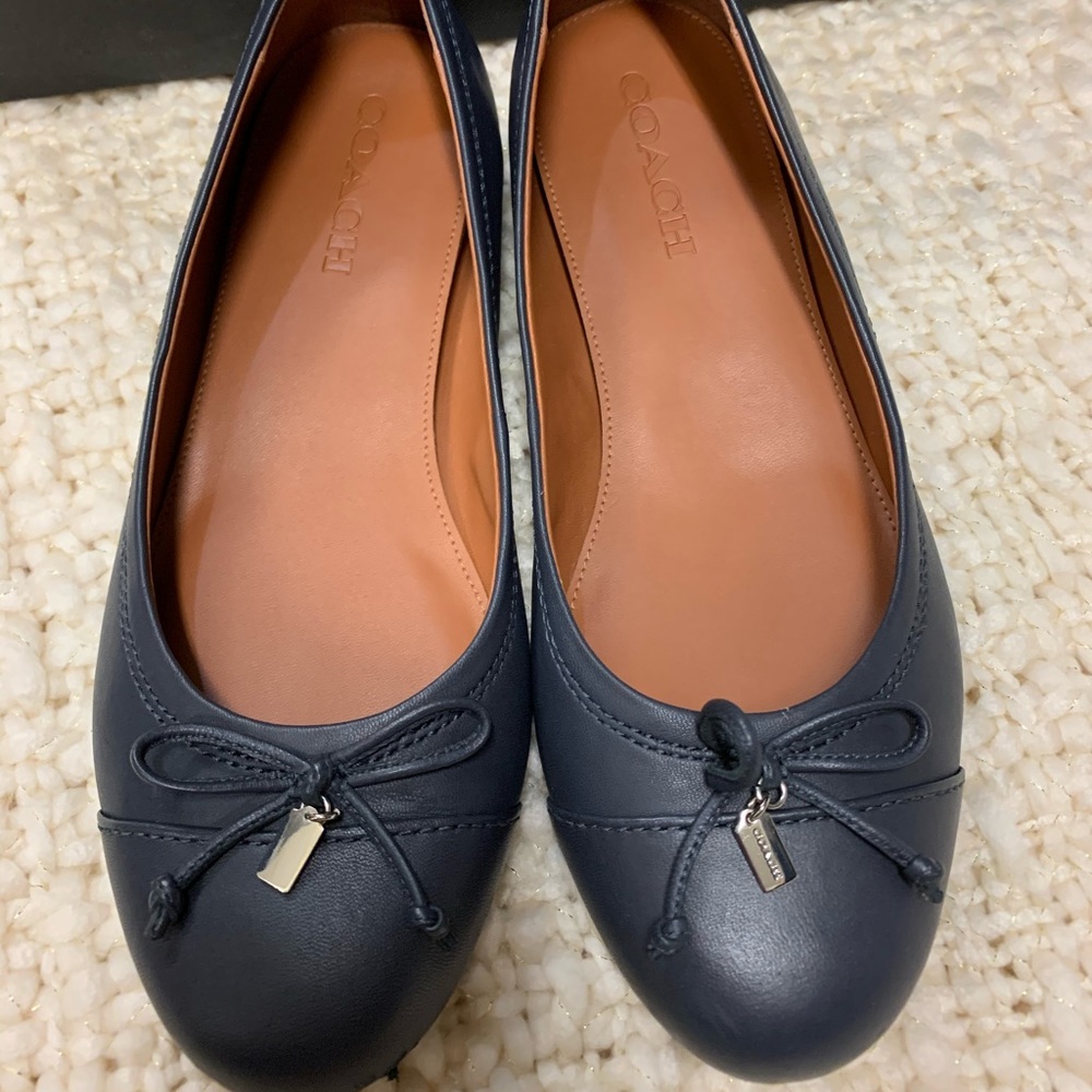 Coach Navy leather ballet flats in Sz 8